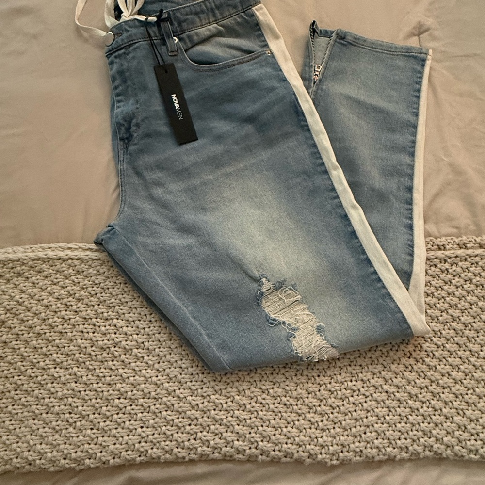 Men’s Distressed Zip Light Blue Jeans- Fashion Nova **New